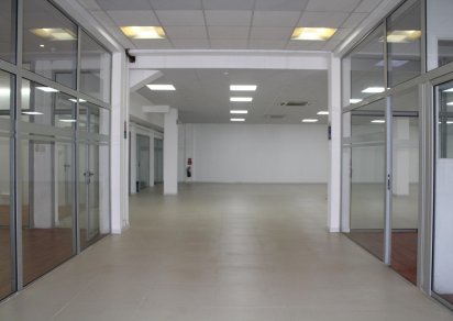 Bâtiment commercial - 1420 m²