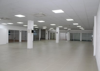 Bâtiment commercial - 1420 m²