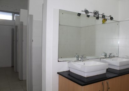 Bâtiment commercial - 1420 m²