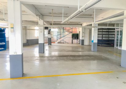Bâtiment commercial - 1858 m²