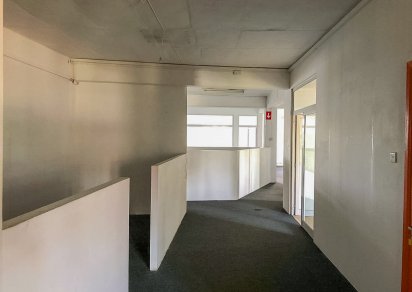 Bâtiment commercial - 1858 m²