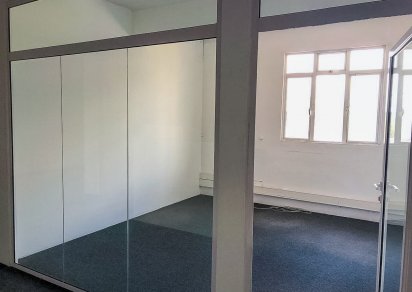 Bâtiment commercial - 1858 m²