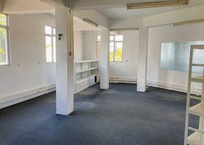 Bâtiment commercial - 1858 m²