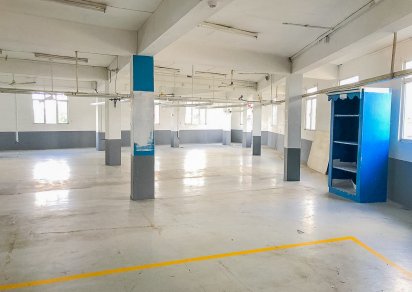 Bâtiment commercial - 1858 m²