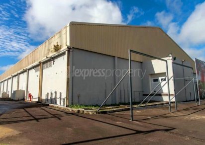 Bâtiment commercial - 1920 m²