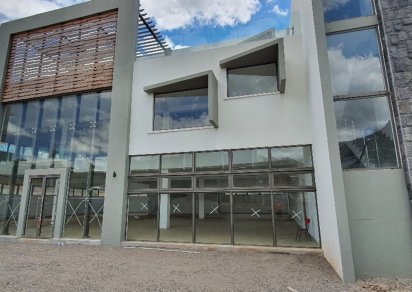 Bâtiment commercial - 2074 m²