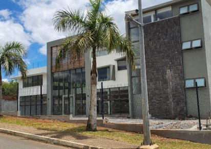 Bâtiment commercial - 2074 m²