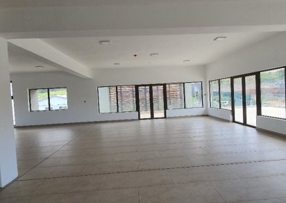 Bâtiment commercial - 2074 m²