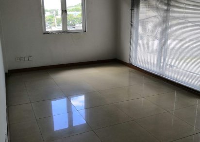 Bâtiment commercial - 22000 p²