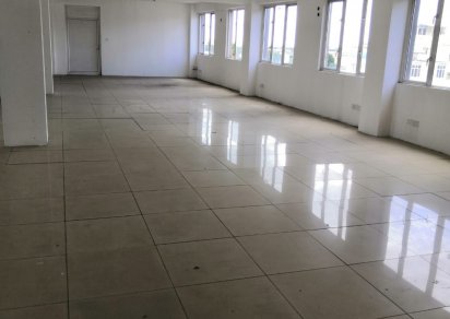 Bâtiment commercial - 22000 p²