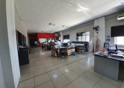 Bâtiment commercial - 3070 m²