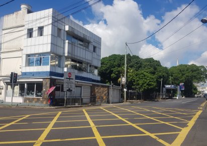 Bâtiment commercial - 319 m²