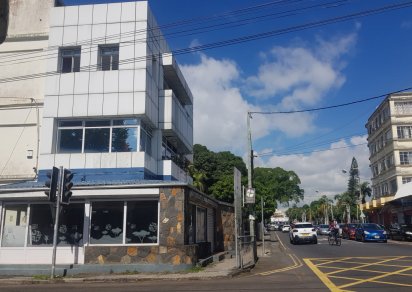 Bâtiment commercial - 319 m²