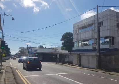 Bâtiment commercial - 319 m²