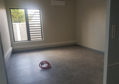 Bâtiment commercial - 327 m²