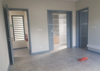 Bâtiment commercial - 327 m²