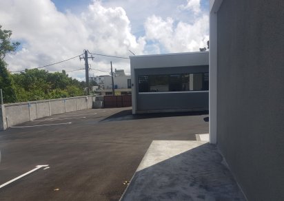 Bâtiment commercial - 327 m²