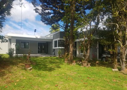 Bâtiment commercial - 327 m²