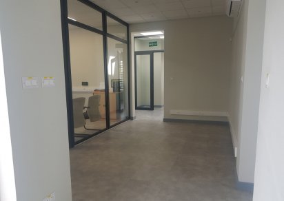 Bâtiment commercial - 327 m²