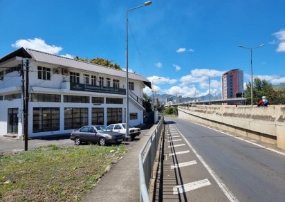 Bâtiment commercial - 506 m²