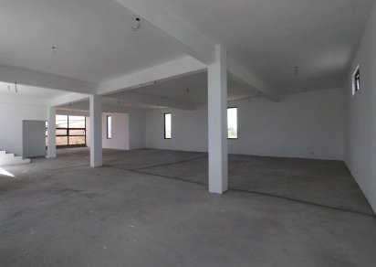 Bâtiment commercial - 650 m²