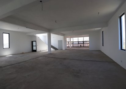 Bâtiment commercial - 650 m²