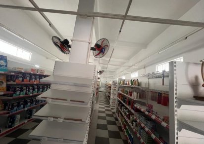 Bâtiment commercial - 734 m²