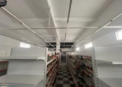 Bâtiment commercial - 734 m²