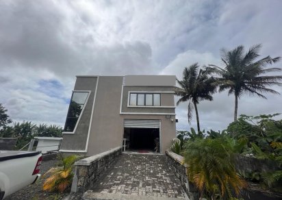 Bâtiment commercial - 734 m²