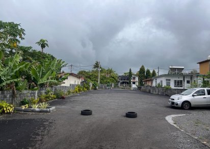 Bâtiment commercial - 734 m²