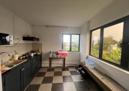 Bâtiment commercial - 734 m²