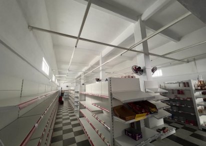 Bâtiment commercial - 734 m²