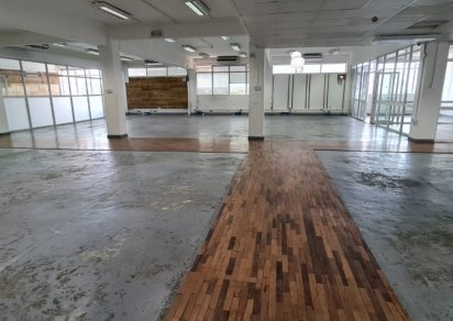 Bâtiment commercial - 885 m²