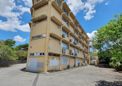 Bâtiment commercial - 885 m²