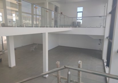 Bâtiment commercial - 900 m²