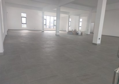 Bâtiment commercial - 900 m²