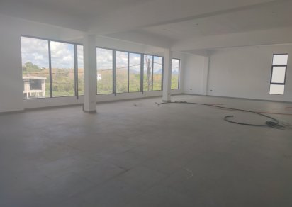 Bâtiment commercial - 900 m²