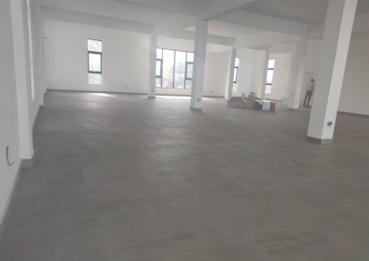 Bâtiment commercial - 900 m²