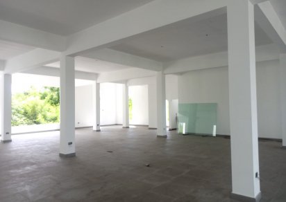 Bâtiment commercial - 900 m²