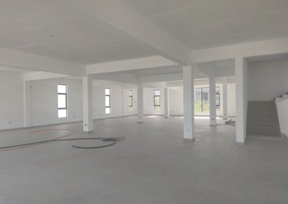 Bâtiment commercial - 900 m²