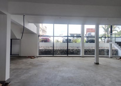 Bâtiment commercial - 900 m²