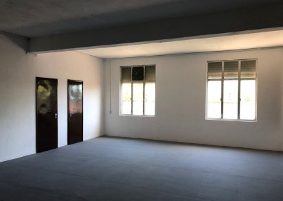Bâtiment commercial - 975 m²