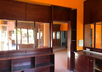Bâtiment commercial - 975 m²