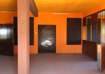 Bâtiment commercial - 975 m²