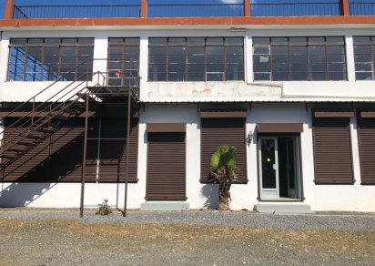 Bâtiment commercial - 975 m²
