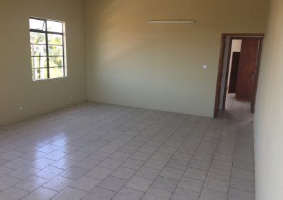 Bâtiment commercial - 975 m²
