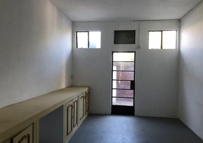Bâtiment commercial - 975 m²