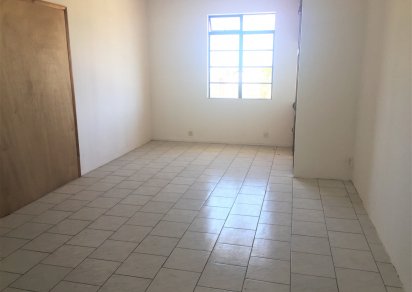 Bâtiment commercial - 975 m²