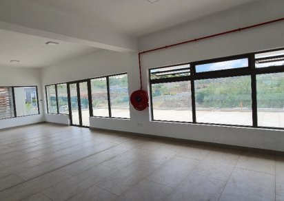 Commercial building - 2074 m²