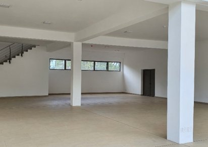 Commercial building - 2074 m²